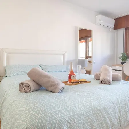 Center Lv Apartment *